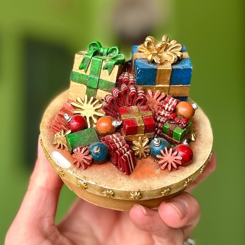 VTG 3D Textured Christmas Presents Holiday Unique Accent Decor Figurine Trinket